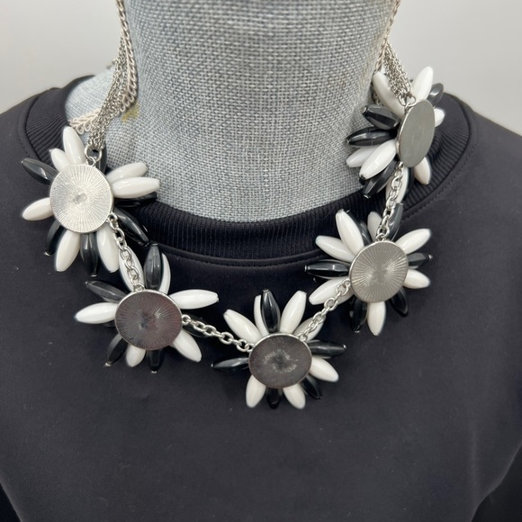 Vintage Bakelite Black and White Floral Statement Necklace - Picture 5 of 5